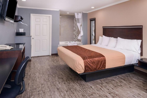 Laguna Inn and Suites image 14