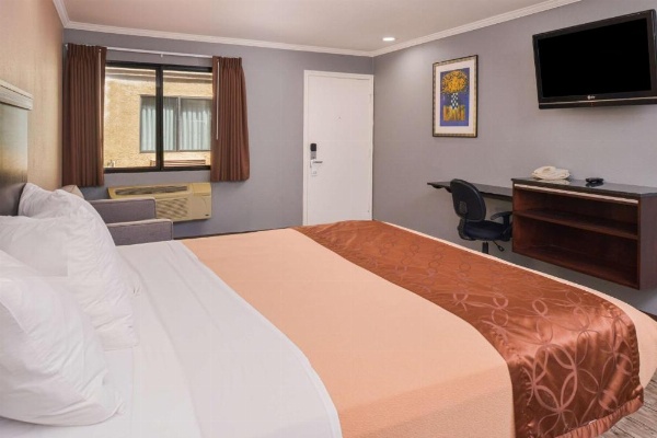 Laguna Inn and Suites image 15