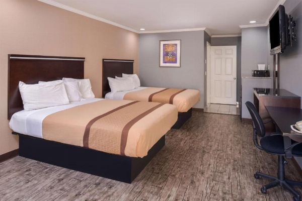 Laguna Inn and Suites image 19