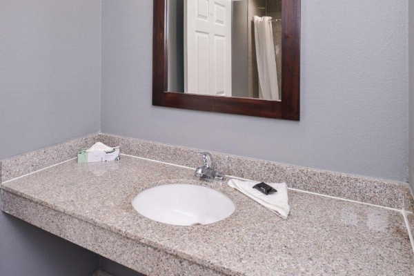 Laguna Inn and Suites image 21