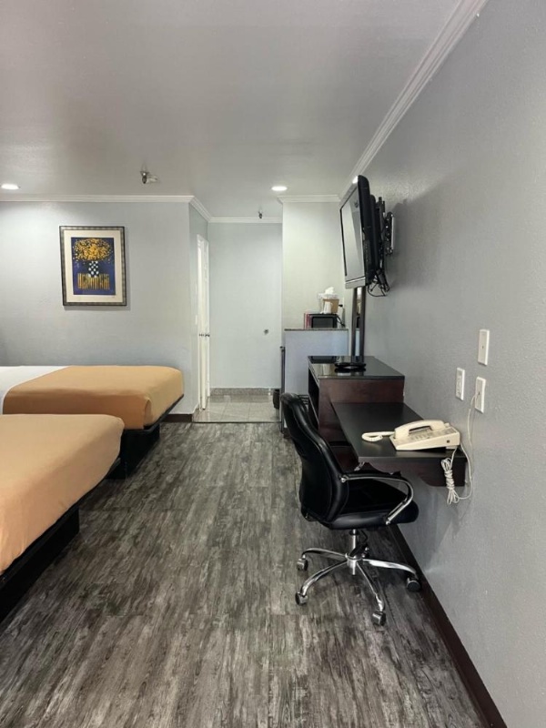 Laguna Inn and Suites image 28