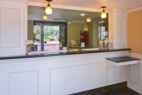 Laguna Inn and Suites 6