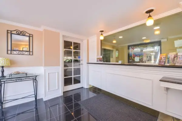 Laguna Inn and Suites 7
